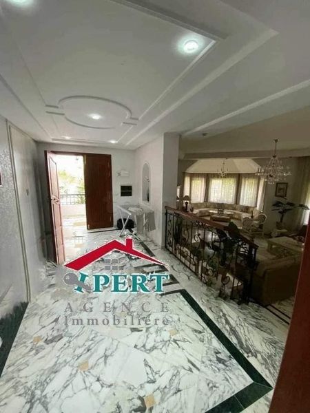 Une villa triplex a vendre à Khzema